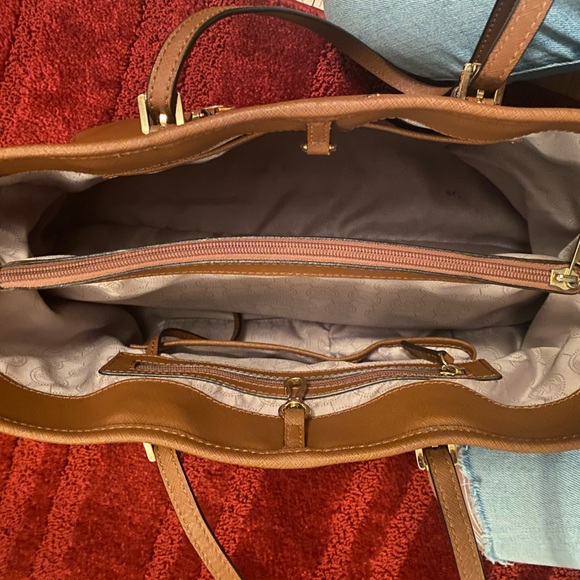 Michael Kors Leather Tote Bag (multiple compartments to keep items organized) - Picture 2 of 2